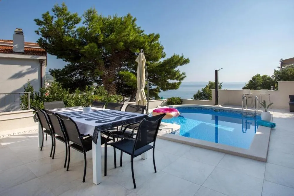 5 Bedroom Villa in Baška Voda