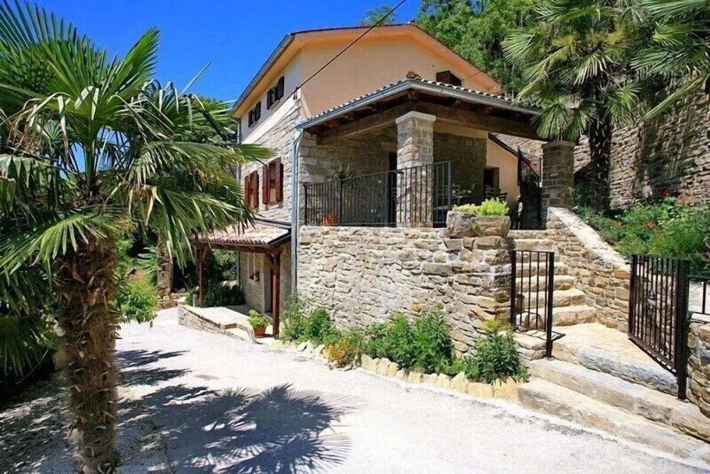 Oprtalj'da 2 Yatak Odalı Villa