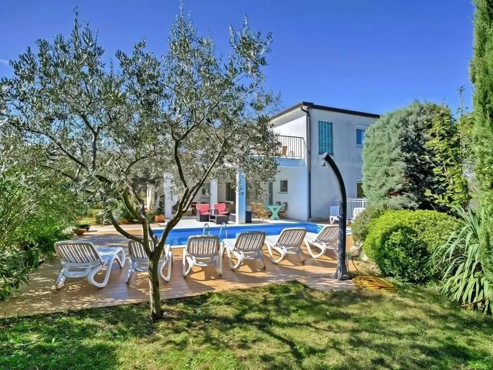 Autre de 8 Chambres à Umag