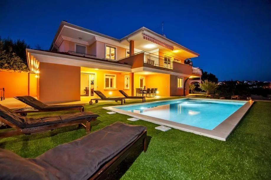 Villa con 4 Camere da Letto a Rovinjsko Selo, Rovigno