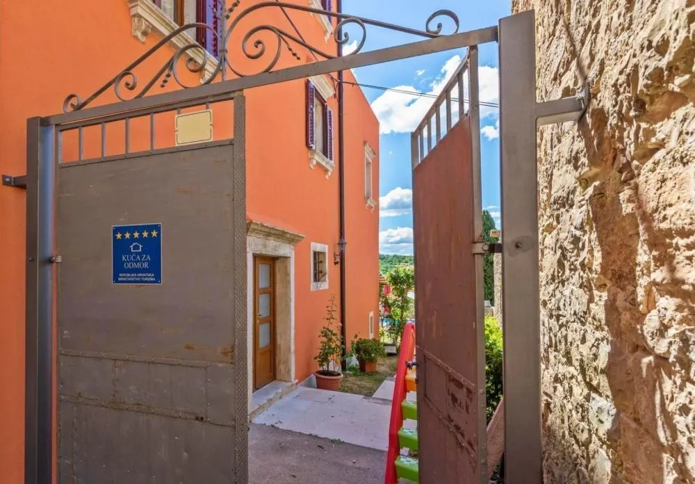 Oprtalj'de 3 Yatak Odalı Villa