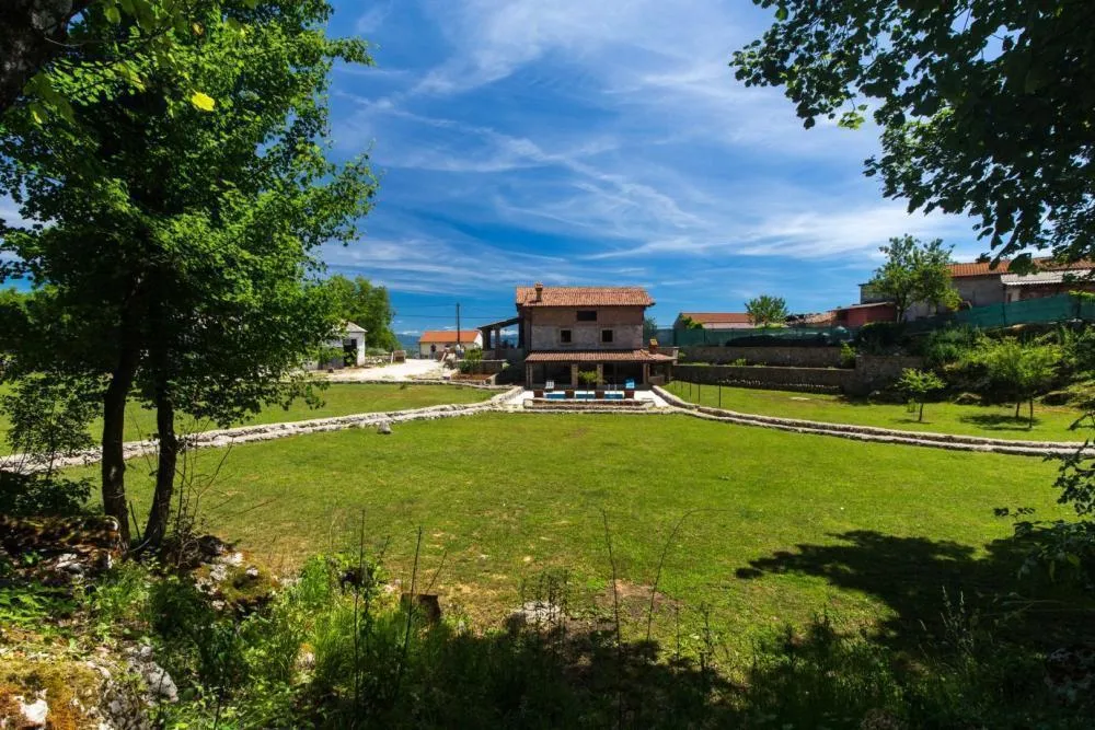 Villa de 7 Dormitorios en Veprinac