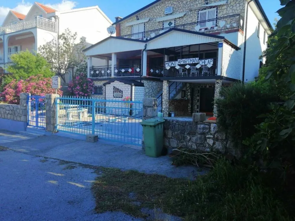 10 Bedroom Other in Karlobag