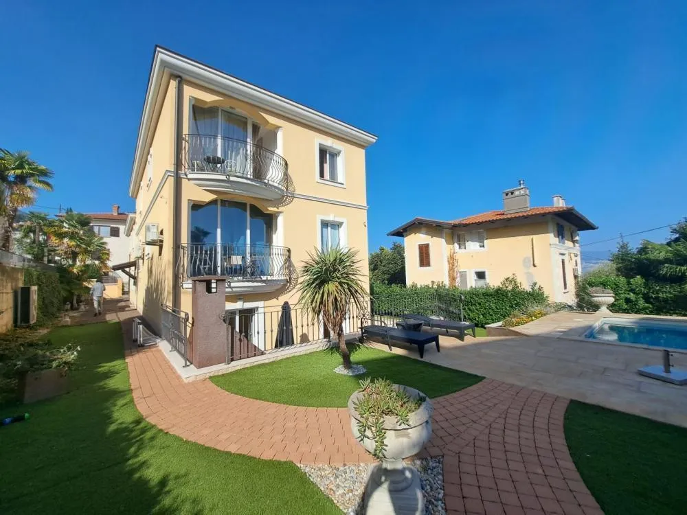 Villa de 11 Dormitorios en Lovran