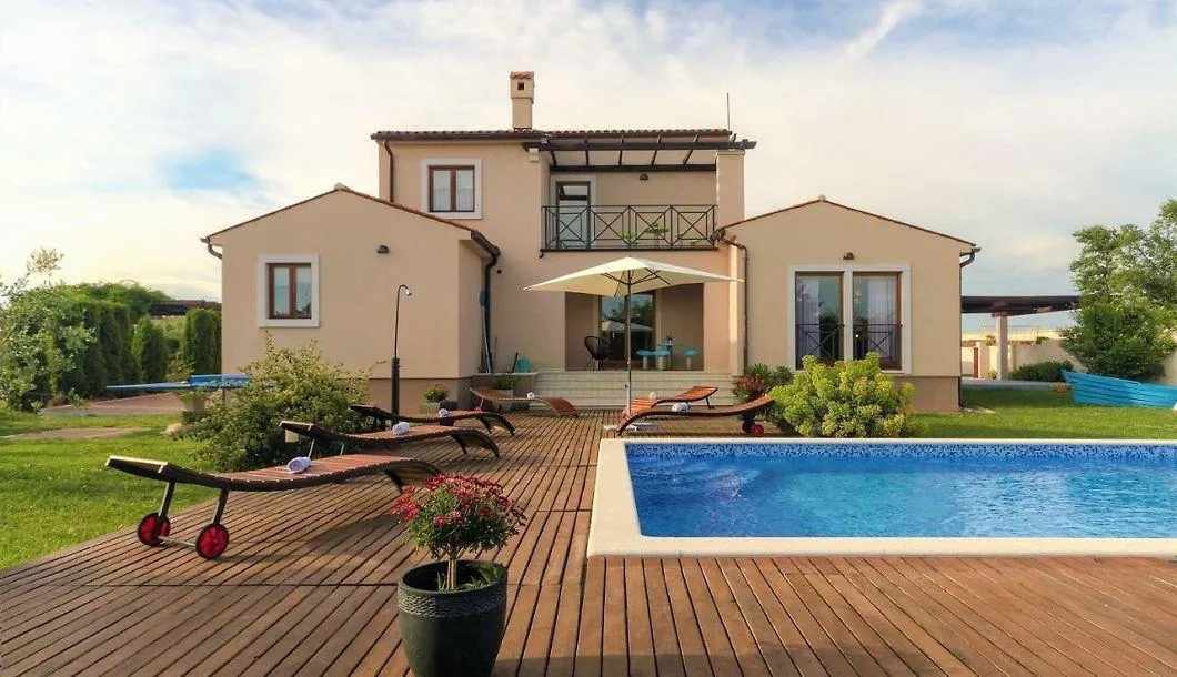 Villa de 4 dormitorios en Valtura, Ližnjan