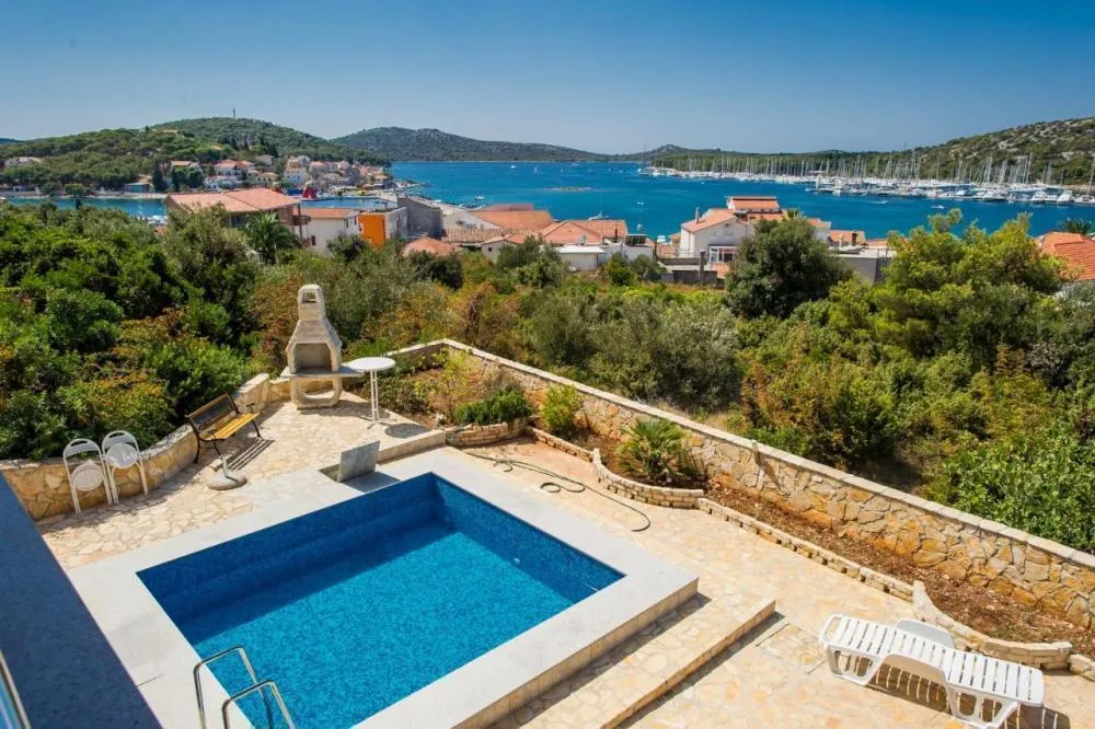 5 Bedroom Villa in Rogoznica
