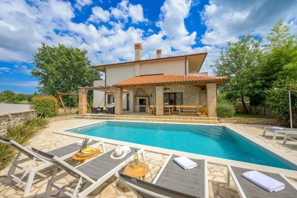 Villa 5 Chambres à Bale