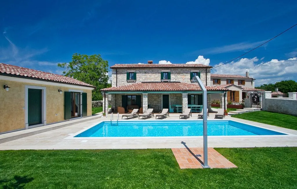Villa com 5 quartos em Tinjan