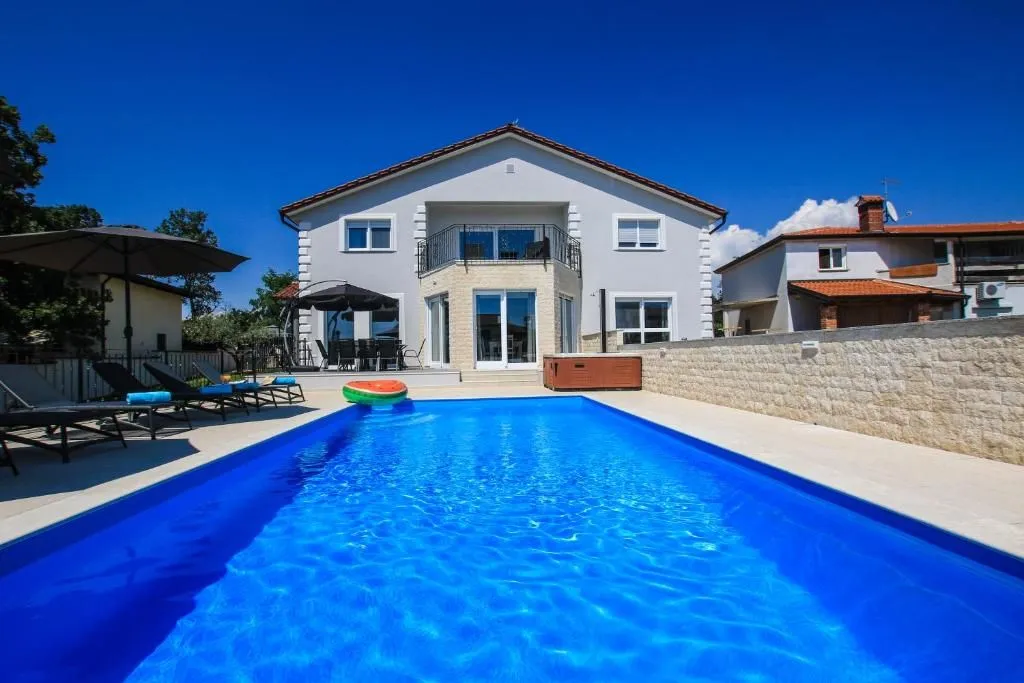 5 Bedroom Villa in Kaštelir-Labinci