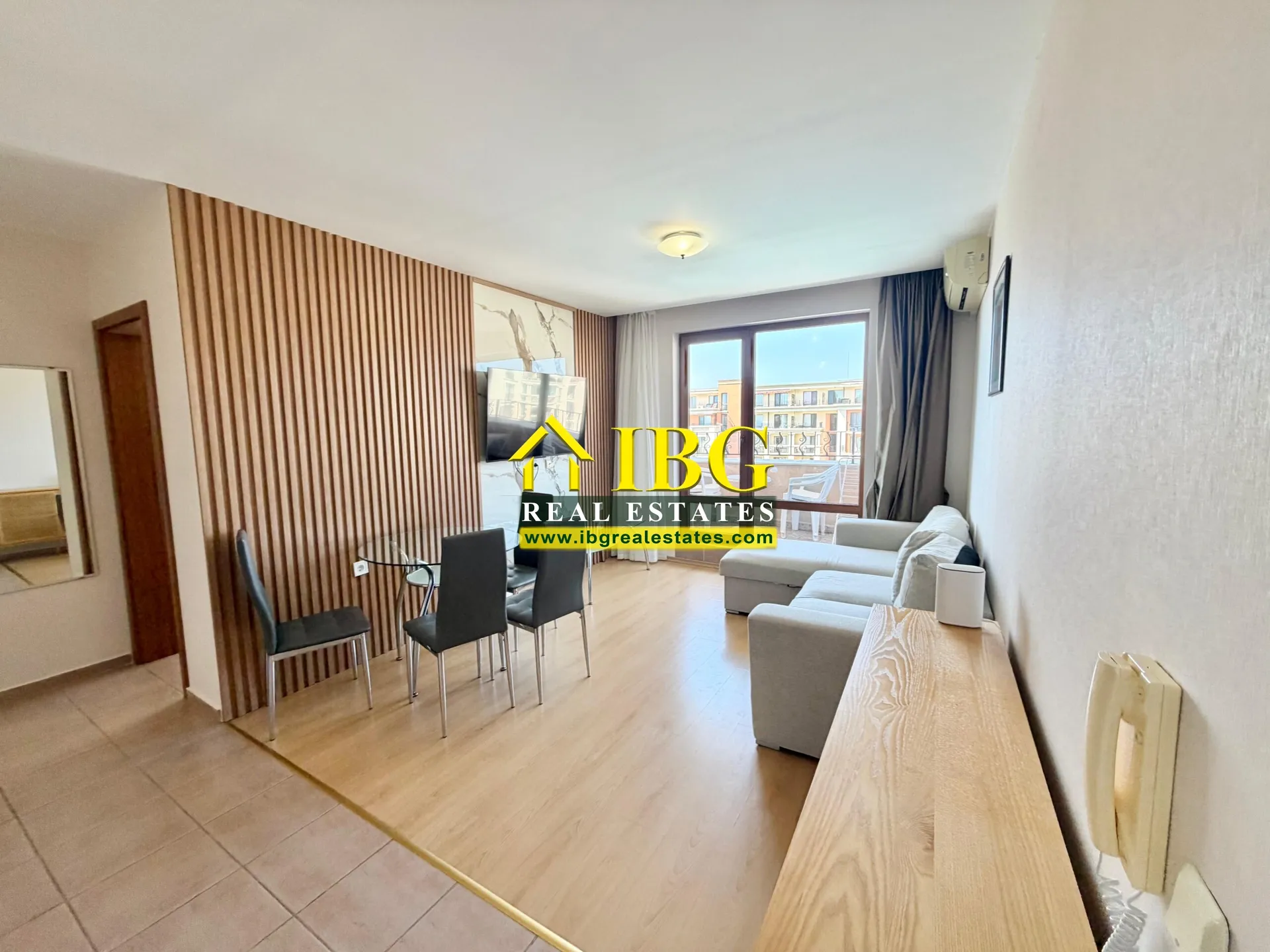 Deniz ve Havuz Manzaralı 1 Yatak Odalı Daire | Prestige Fort Beach, Sveti Vlas