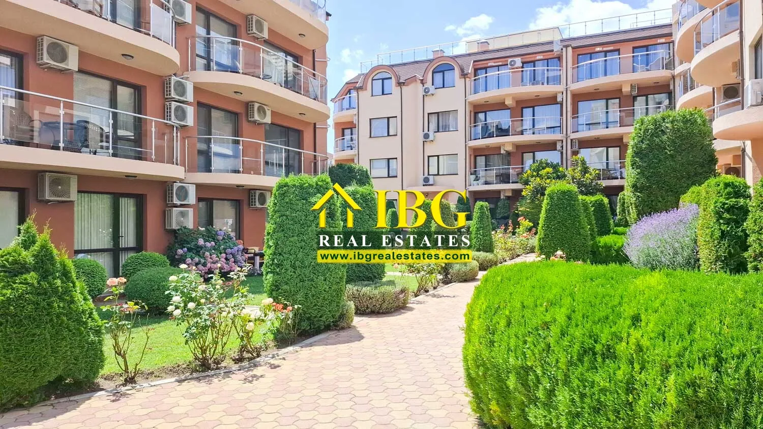 Havuz Manzaralı Tamamen Yenilenmiş 2 Yatak Odalı Daire – Plaja 400 m | Ravda