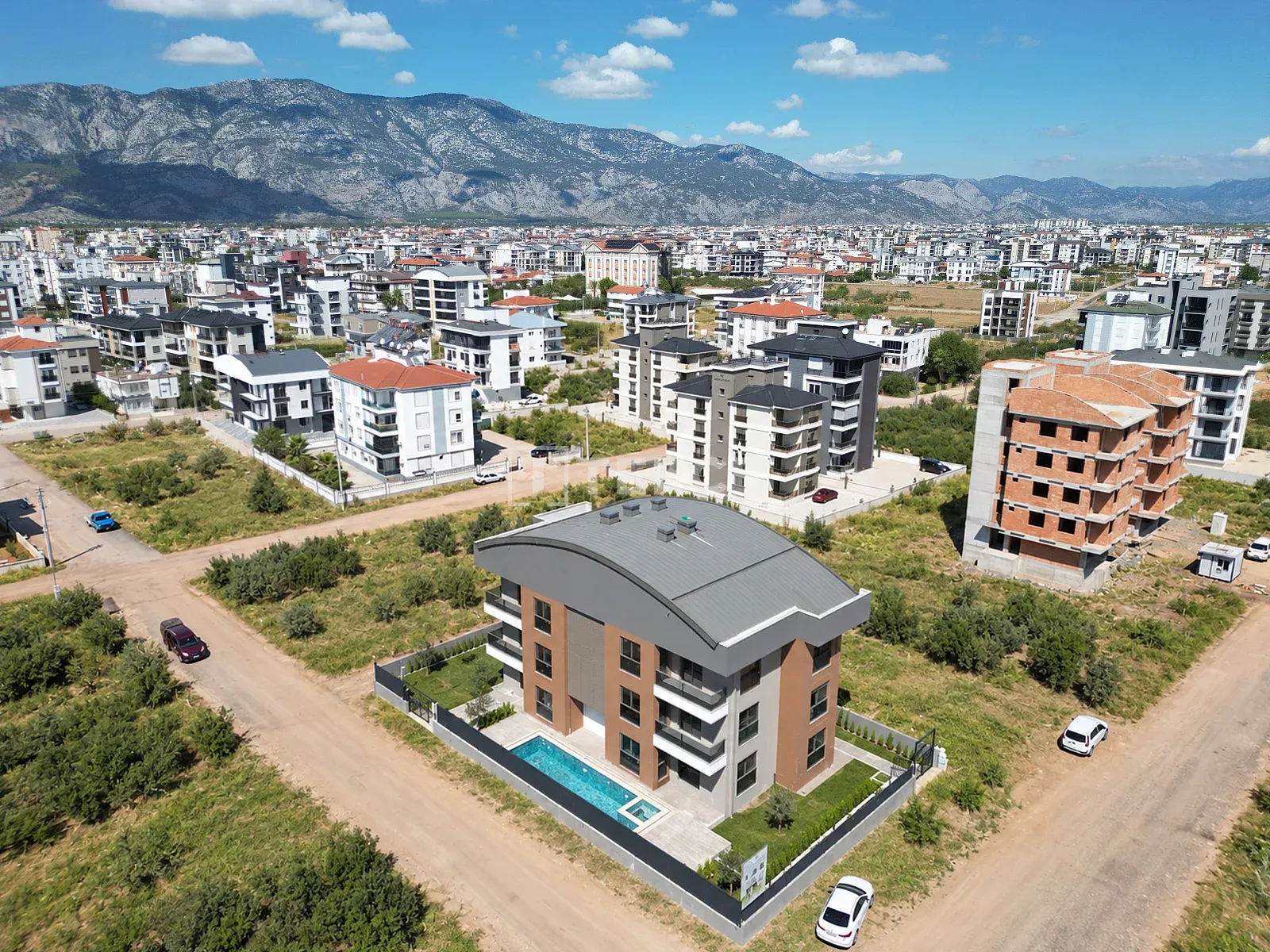 Flats with Shared Pool and Rental License in Döşemealtı Antalya