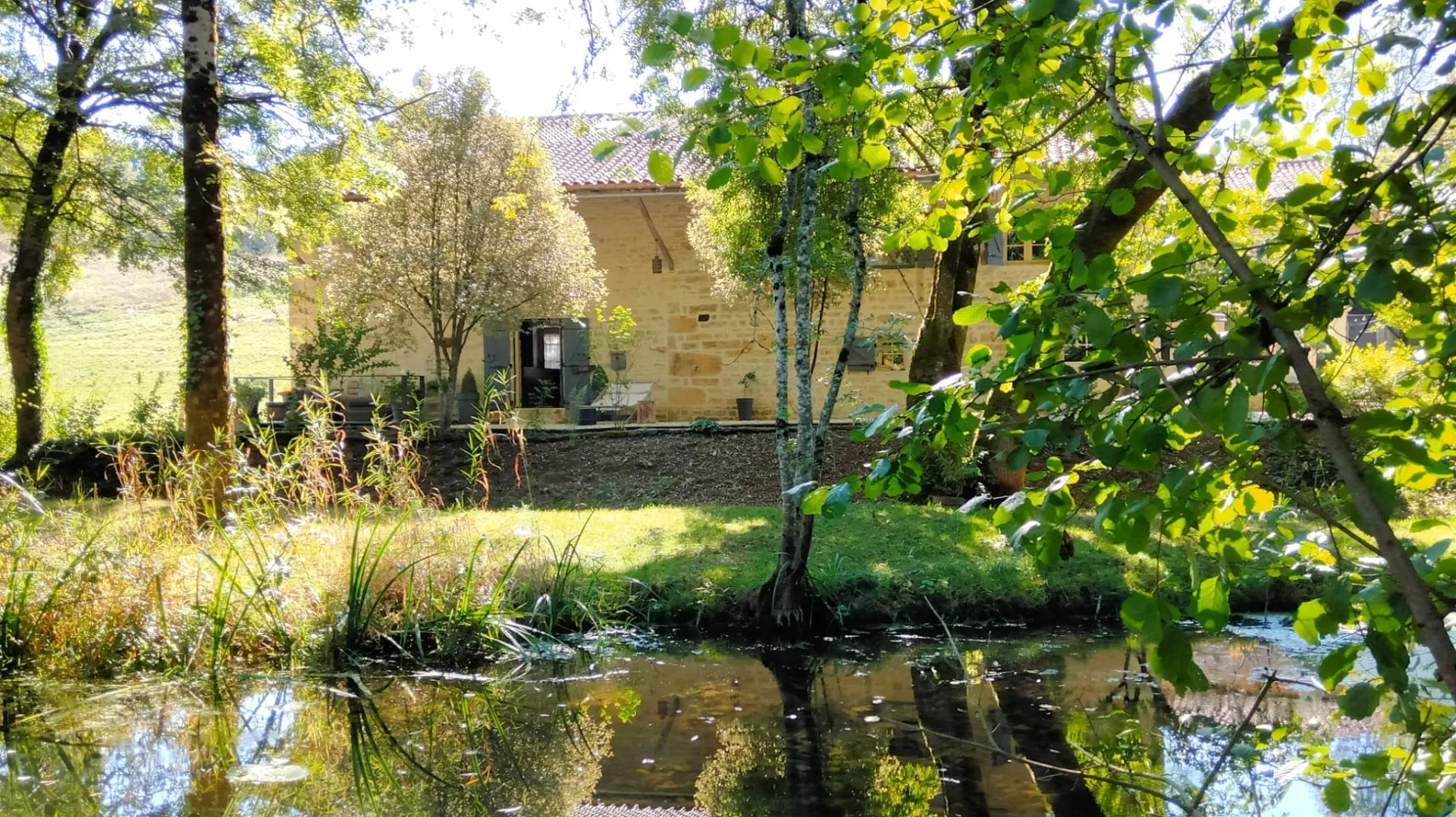 Old Stone Country Retreat with Barns & River Views, Near Nanteuil-en-Vallée