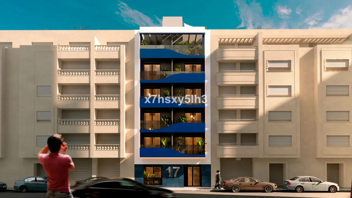 Ground-floor 1-bedroom apartment in Torrevieja Centro with private parking and pool