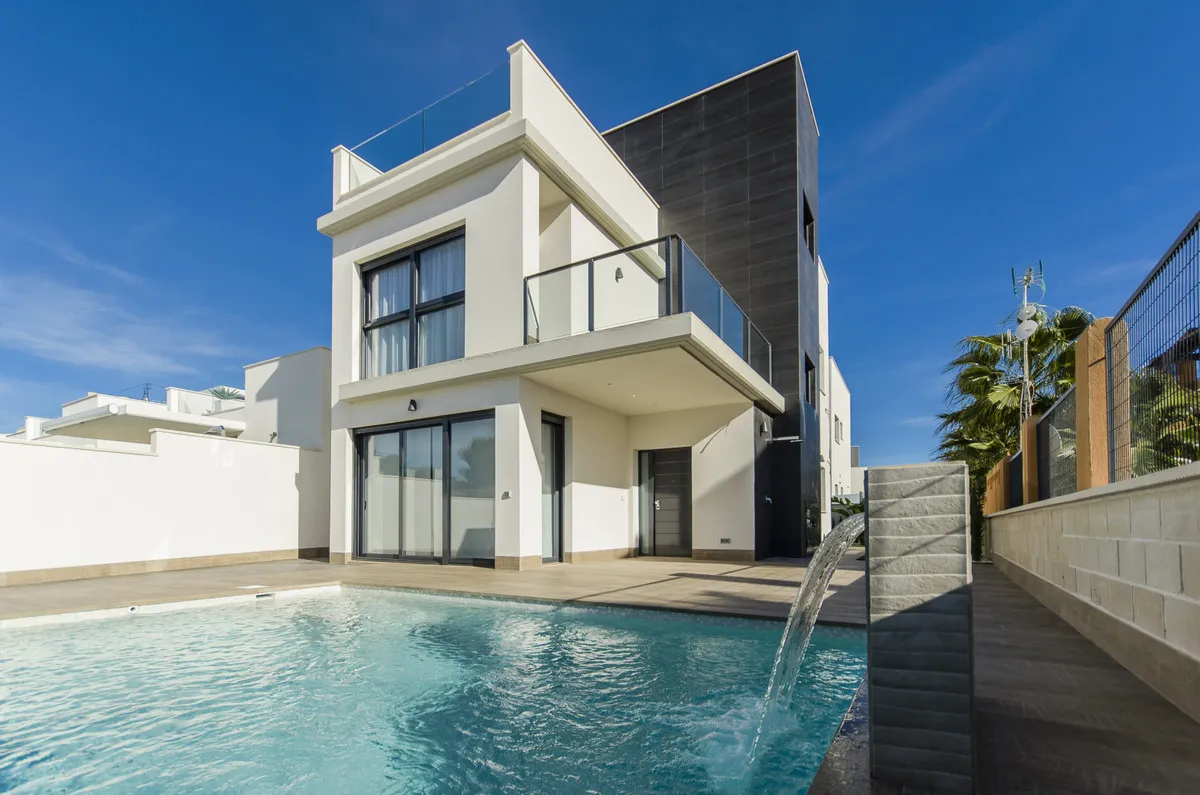 Modern 3-Bedroom Villa with Private Pool in San Miguel de Salinas